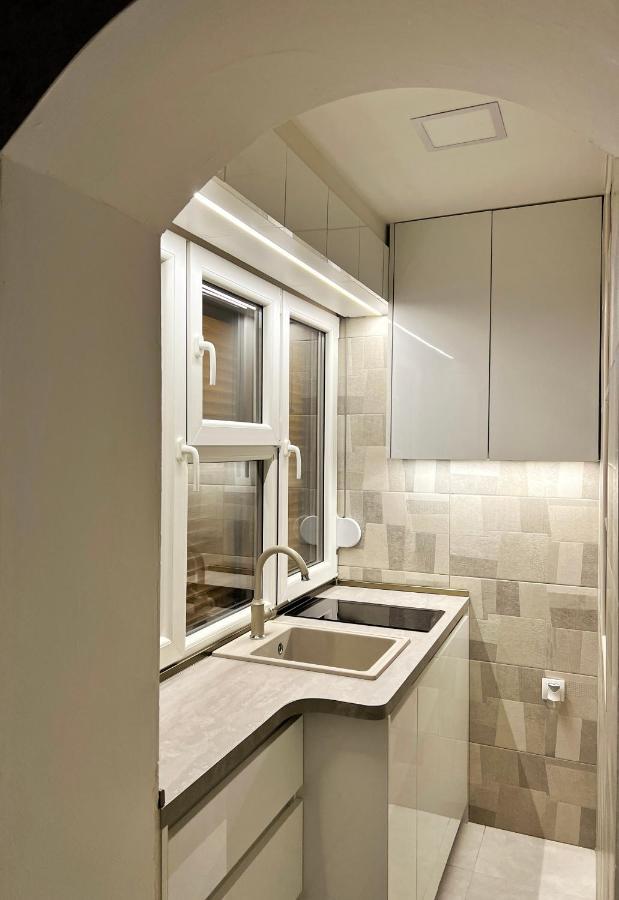 Center Deluxe Studio Lägenhet Nikšić Exteriör bild