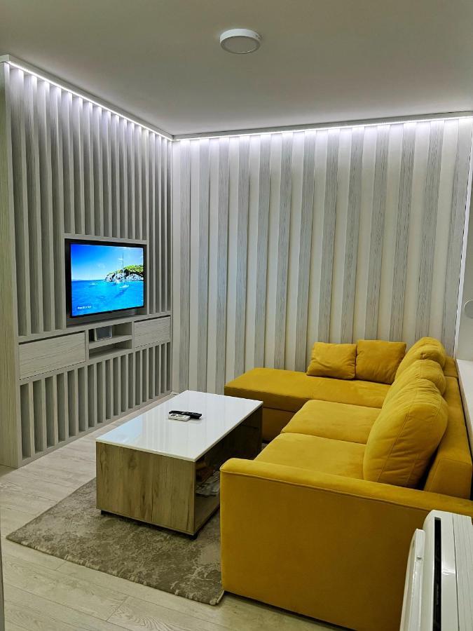Center Deluxe Studio Lägenhet Nikšić Exteriör bild