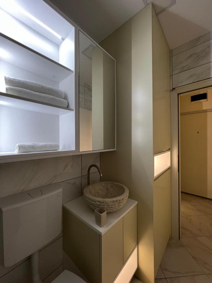 Center Deluxe Studio Lägenhet Nikšić Exteriör bild